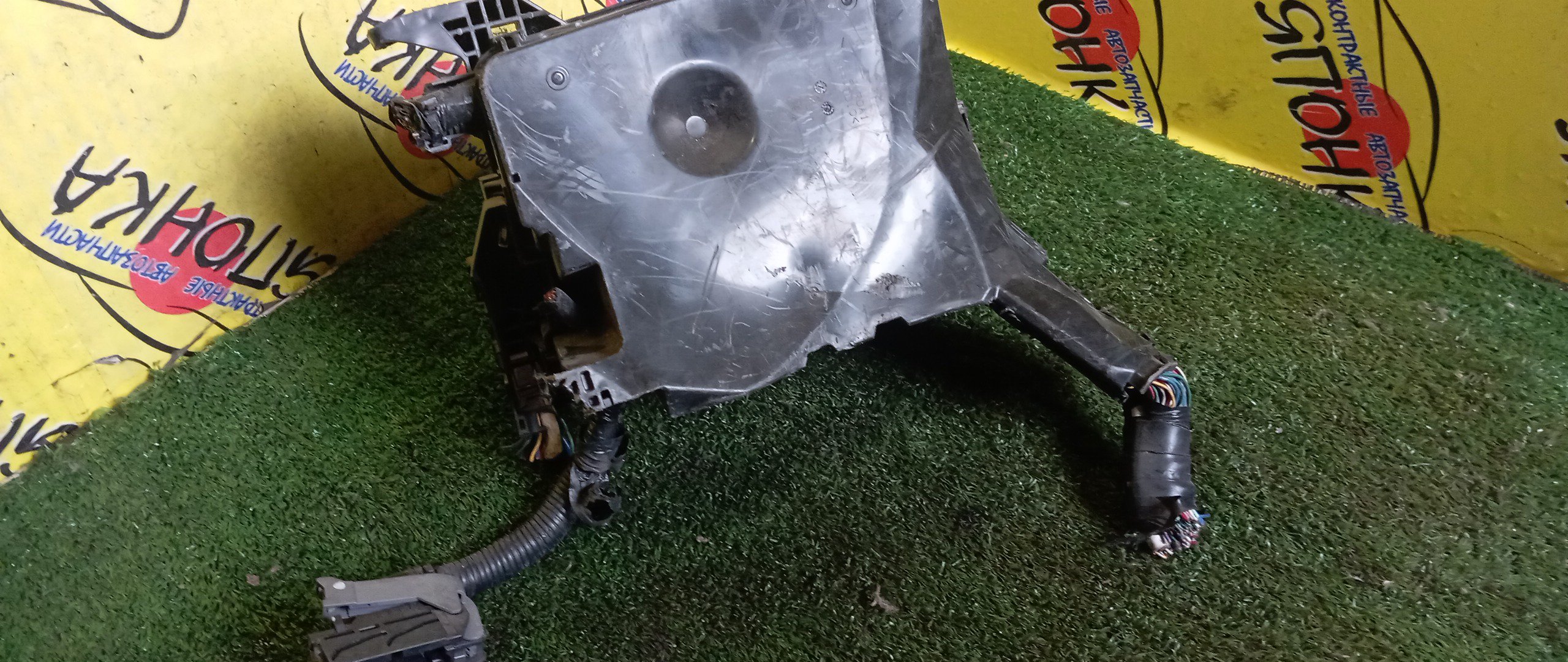 БЛОК ПРЕДОХРАНИТЕЛЕЙ ПОД КАПОТ/TOY/AVENSIS/ZRT272/3ZR-FAE/8273005700A/307611F08/БОЛЬШОЙ