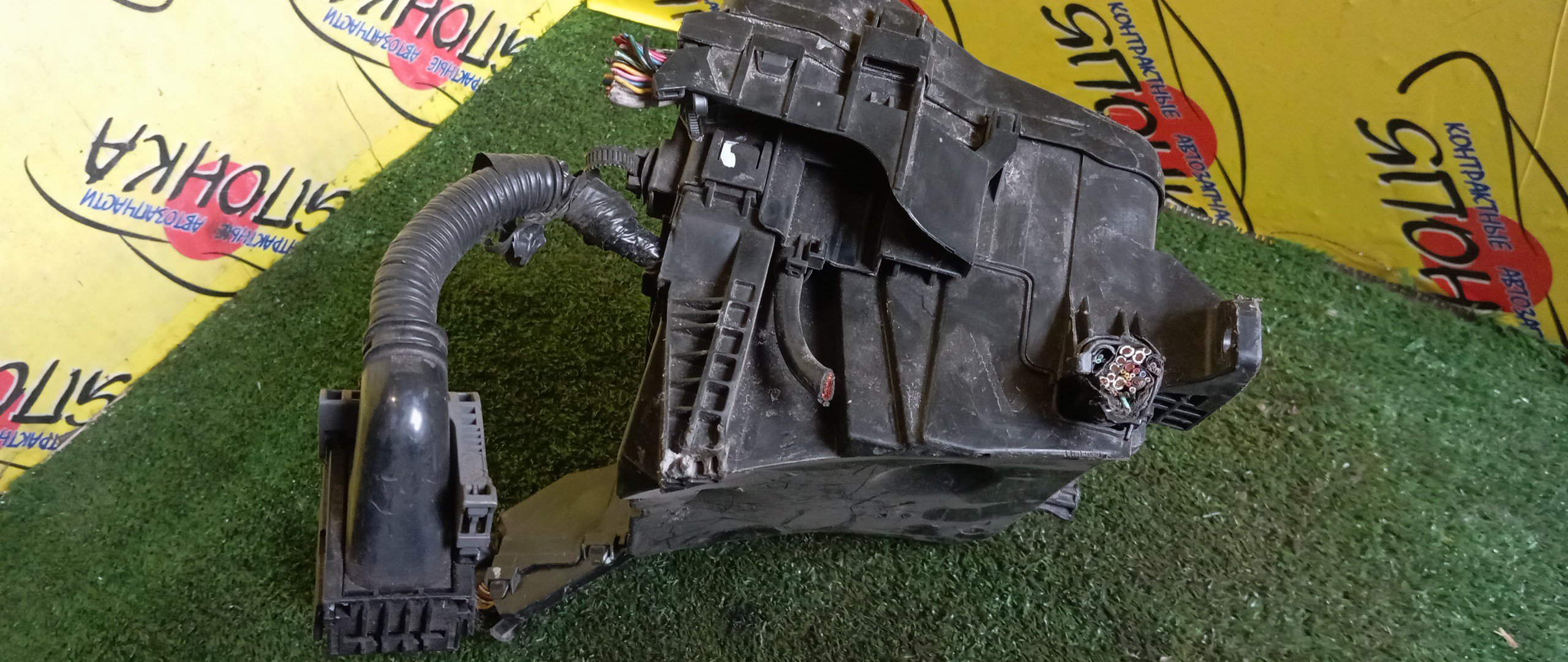 БЛОК ПРЕДОХРАНИТЕЛЕЙ ПОД КАПОТ/TOY/AVENSIS/ZRT272/3ZR-FAE/8273005700A/307611F08/БОЛЬШОЙ