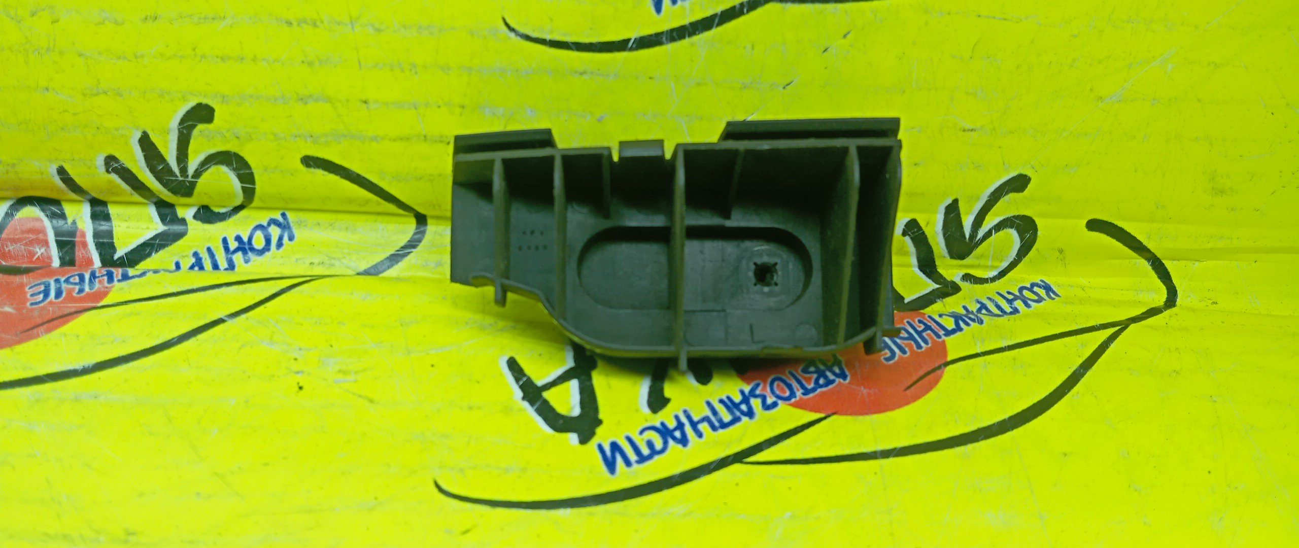 КРЕПЛЕНИЕ БАМПЕРА/TOY/COROLLA/CE121G/NZE121/ZZE122/ZZE124/B/L/ПОД ФОНАРЬ