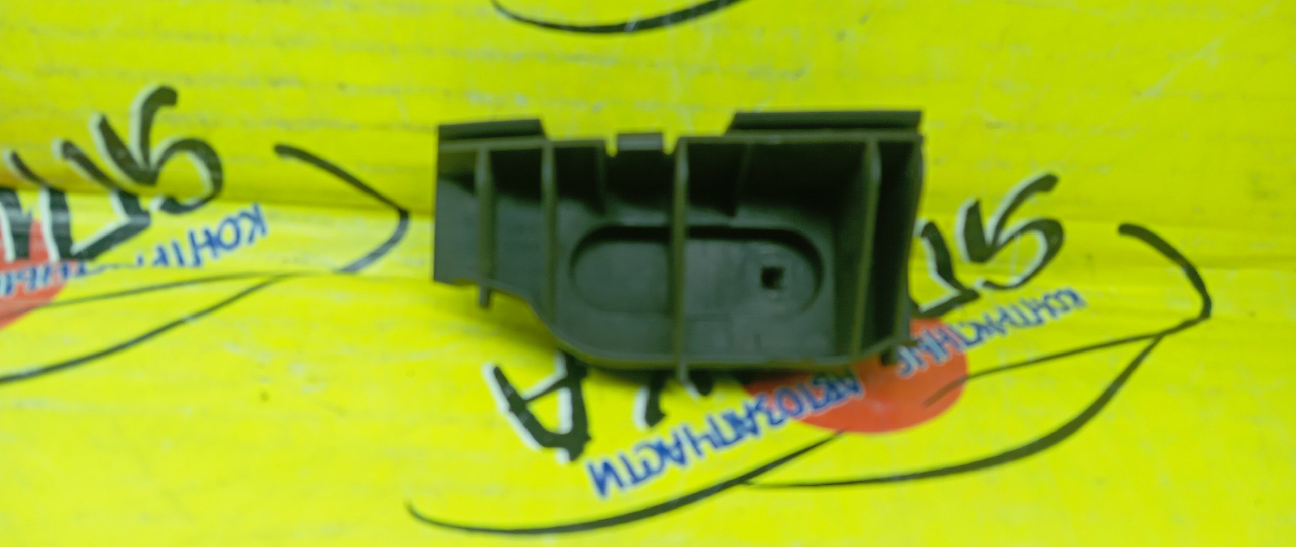 КРЕПЛЕНИЕ БАМПЕРА/TOY/COROLLA/CE121G/NZE121/ZZE122/ZZE124/B/L/ПОД ФОНАРЬ
