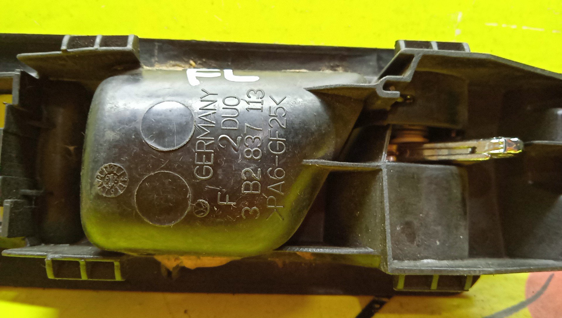 РУЧКА ДВЕРИ ВНУТРЕННЯЯ/VW/GOLF/1J1/F/L