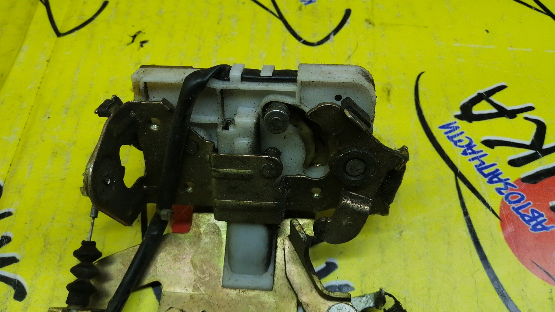 ЗАМОК ДВЕРИ/MAZ/MPV/LW3W/B/R