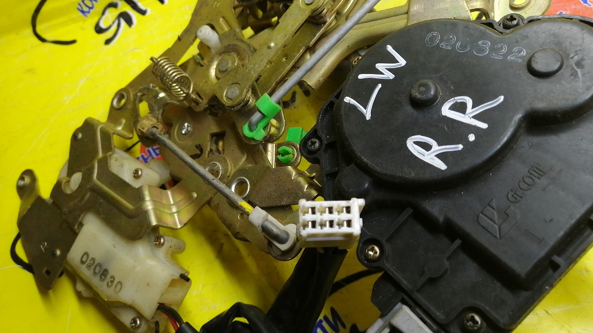 ЗАМОК ДВЕРИ/MAZ/MPV/LW3W/B/R