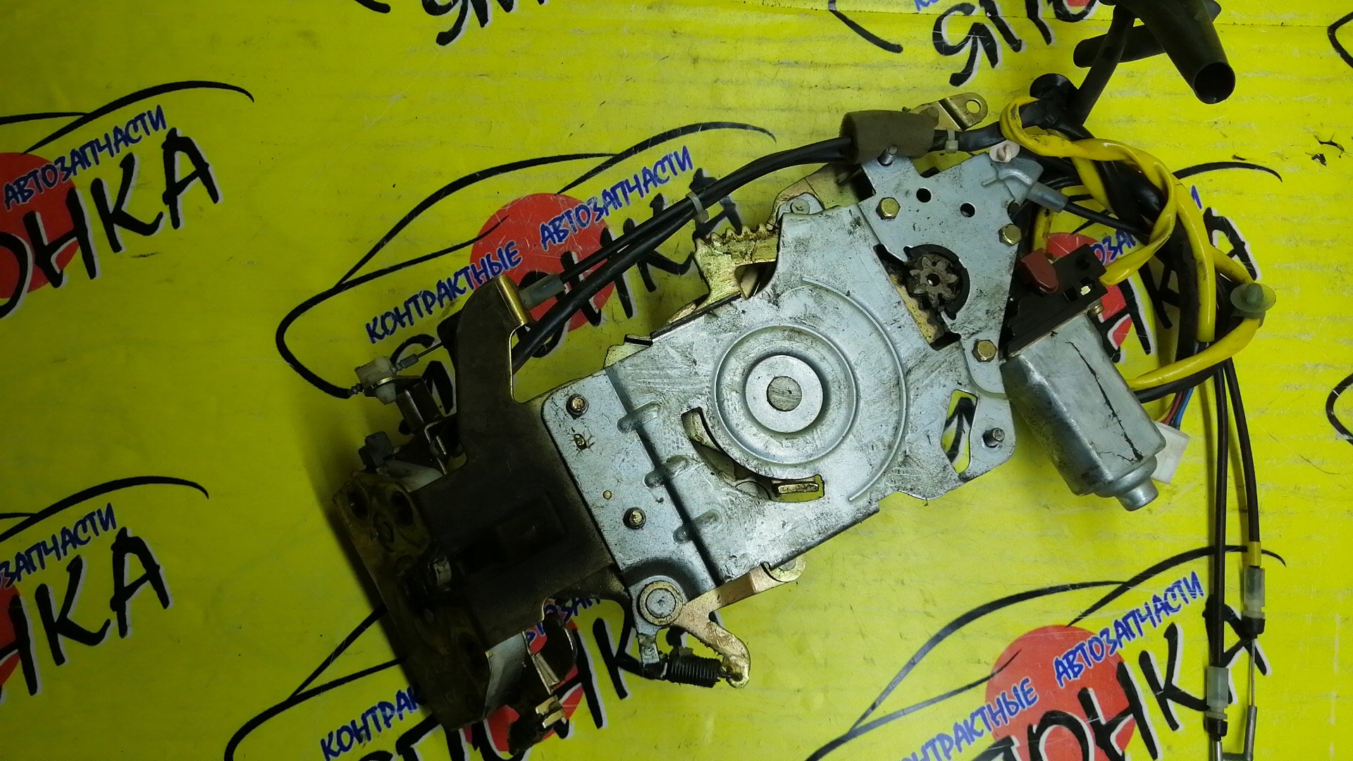 ЗАМОК ДВЕРИ/MAZ/MPV/LW3W/B/R