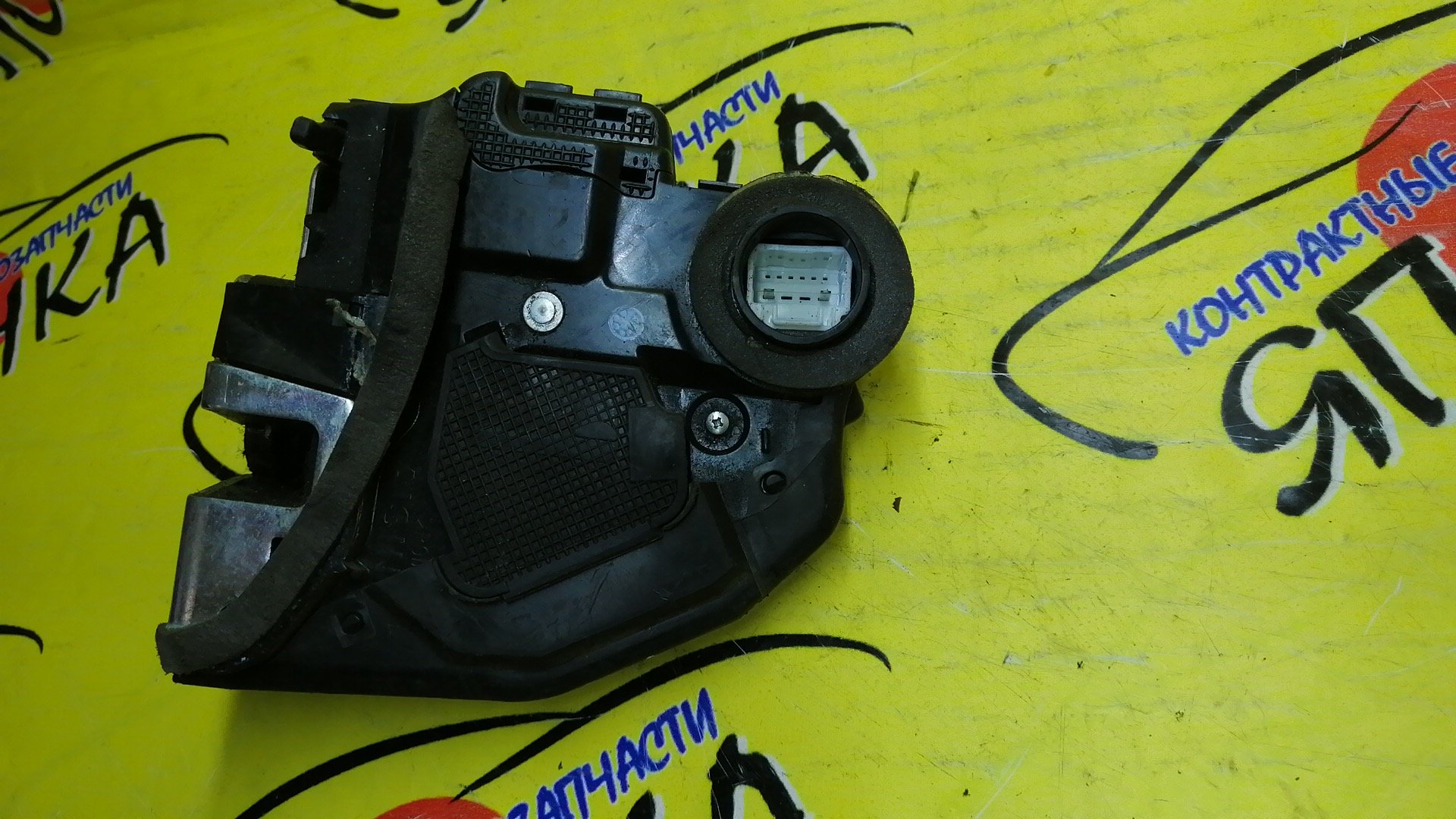 ЗАМОК ДВЕРИ/TOY/AVENSIS/ZRT272/B/R