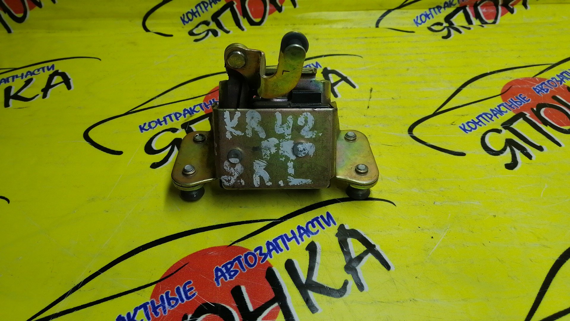 ЗАМОК ДВЕРИ/TOY/LITE ACE NOAH/TOWN ACE NOA/R40/R50/B/L/ПЕРЕД