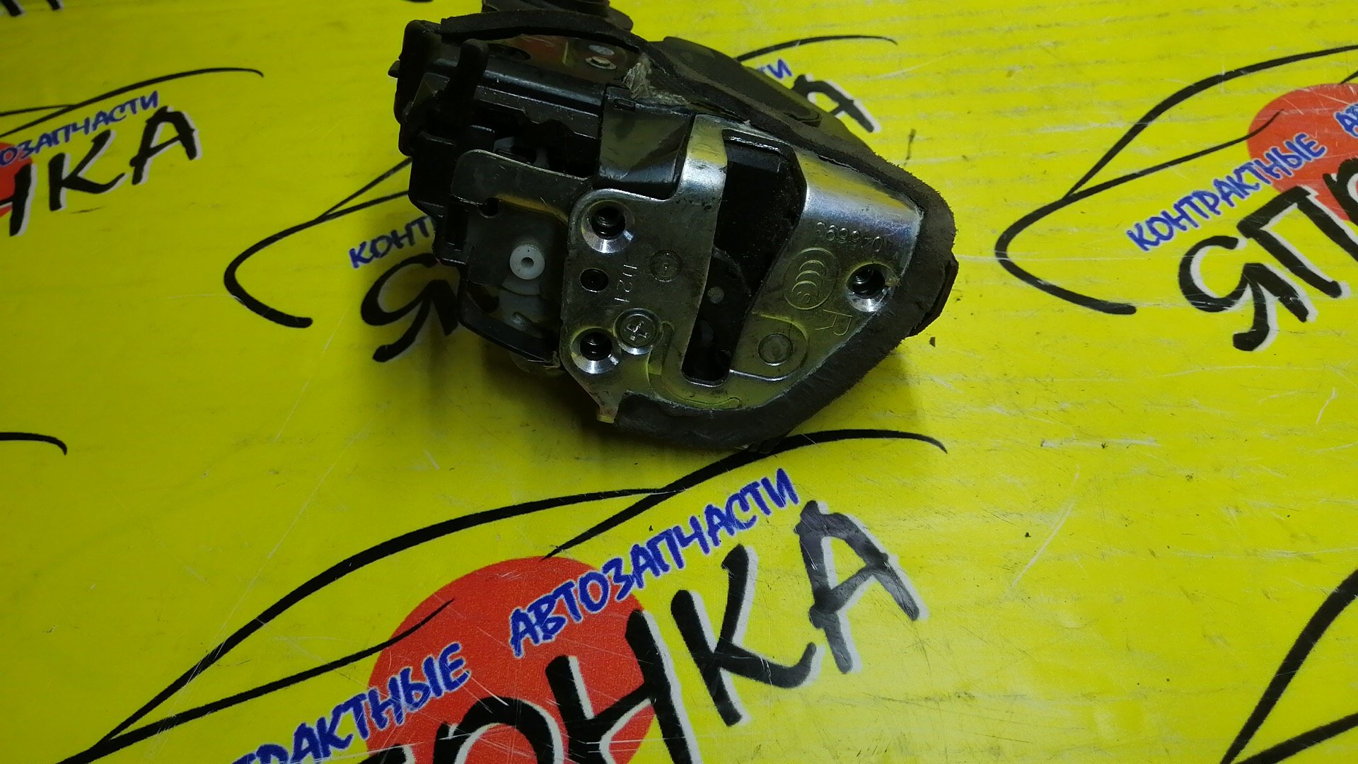 ЗАМОК ДВЕРИ/TOY/AVENSIS/ZRT272/B/R