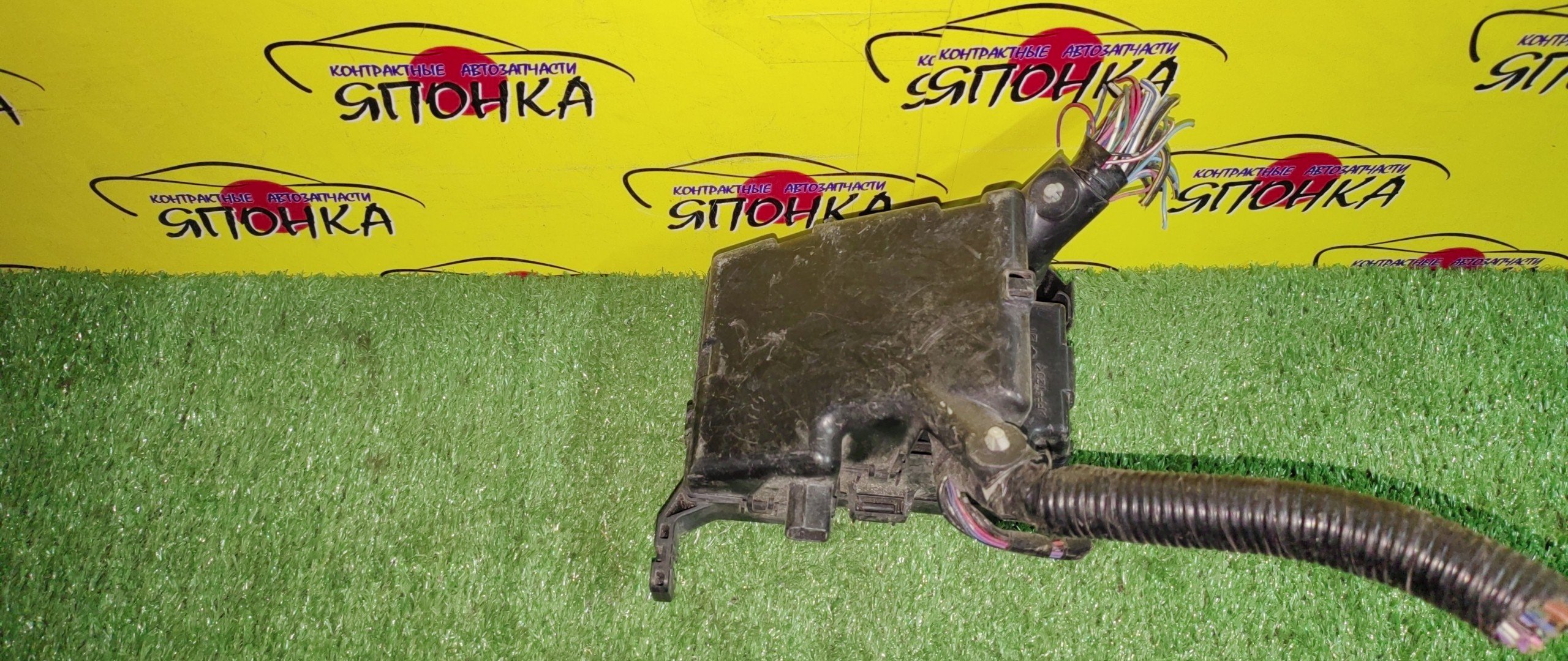 БЛОК ПРЕДОХРАНИТЕЛЕЙ ПОД КАПОТ/MAZ/DEMIO/DY3W/DY5W/ZY/ZJ/БОЛЬШОЙ