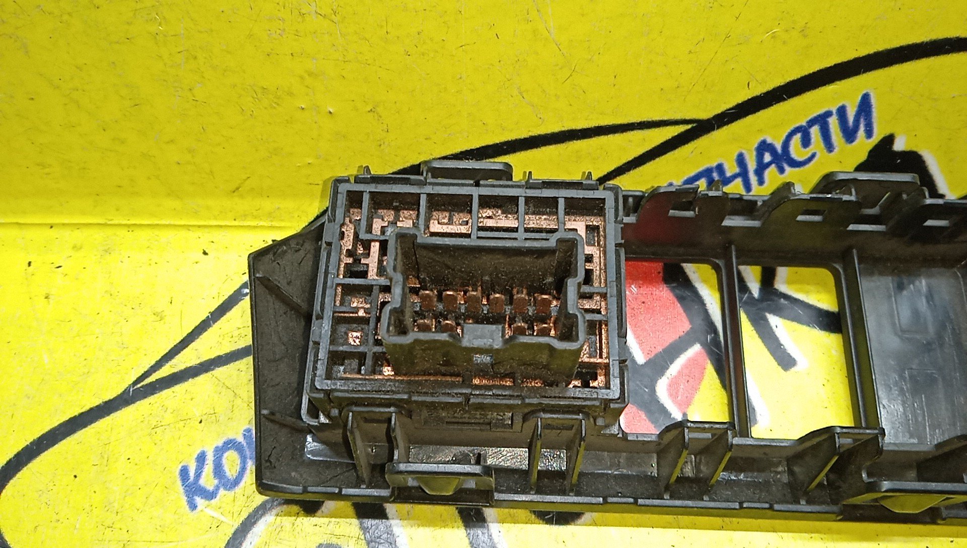 БЛОК УПРАВЛЕНИЯ ЗЕРКАЛАМИ/NIS/NOTE/E11/NE11/ZE11/684851U600