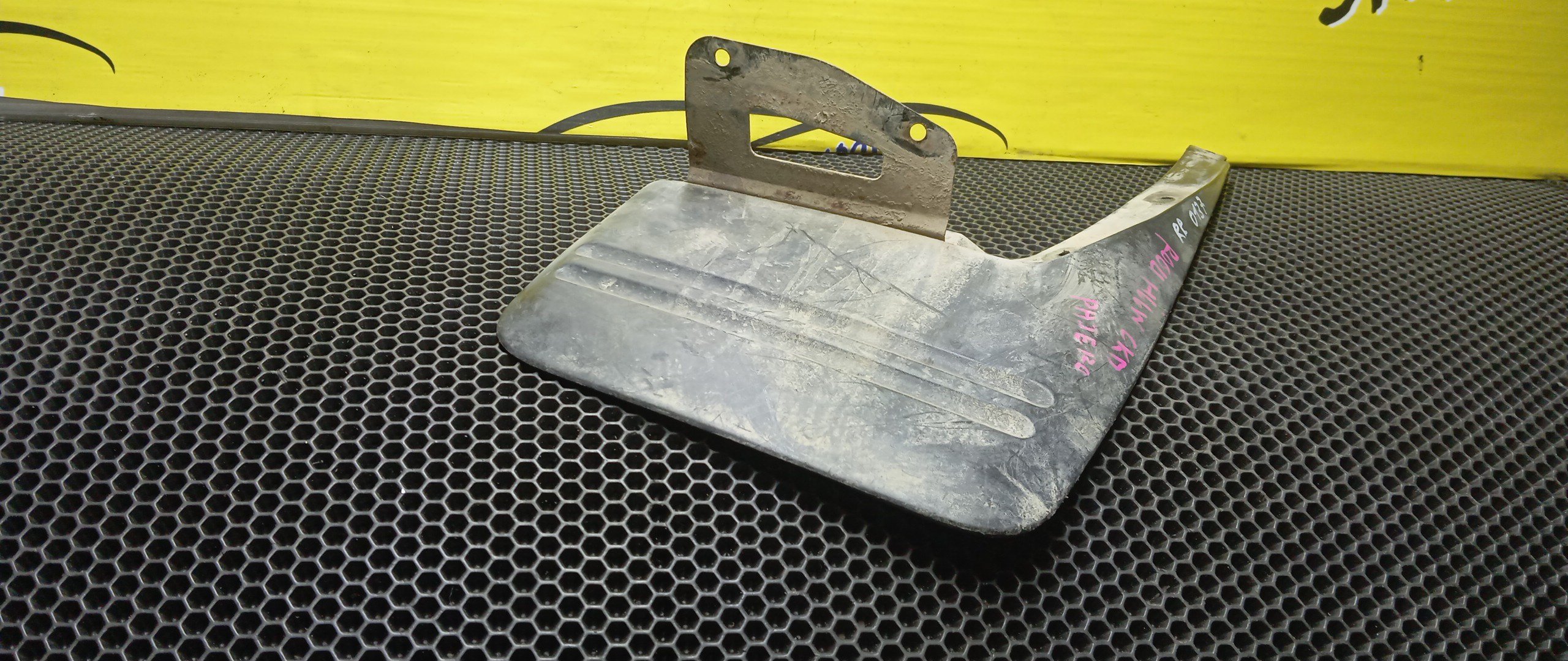 БРЫЗГОВИК/MMC/PAJERO IO/H76W/H66W/H77W/H67W/H71W/H61W/B/R