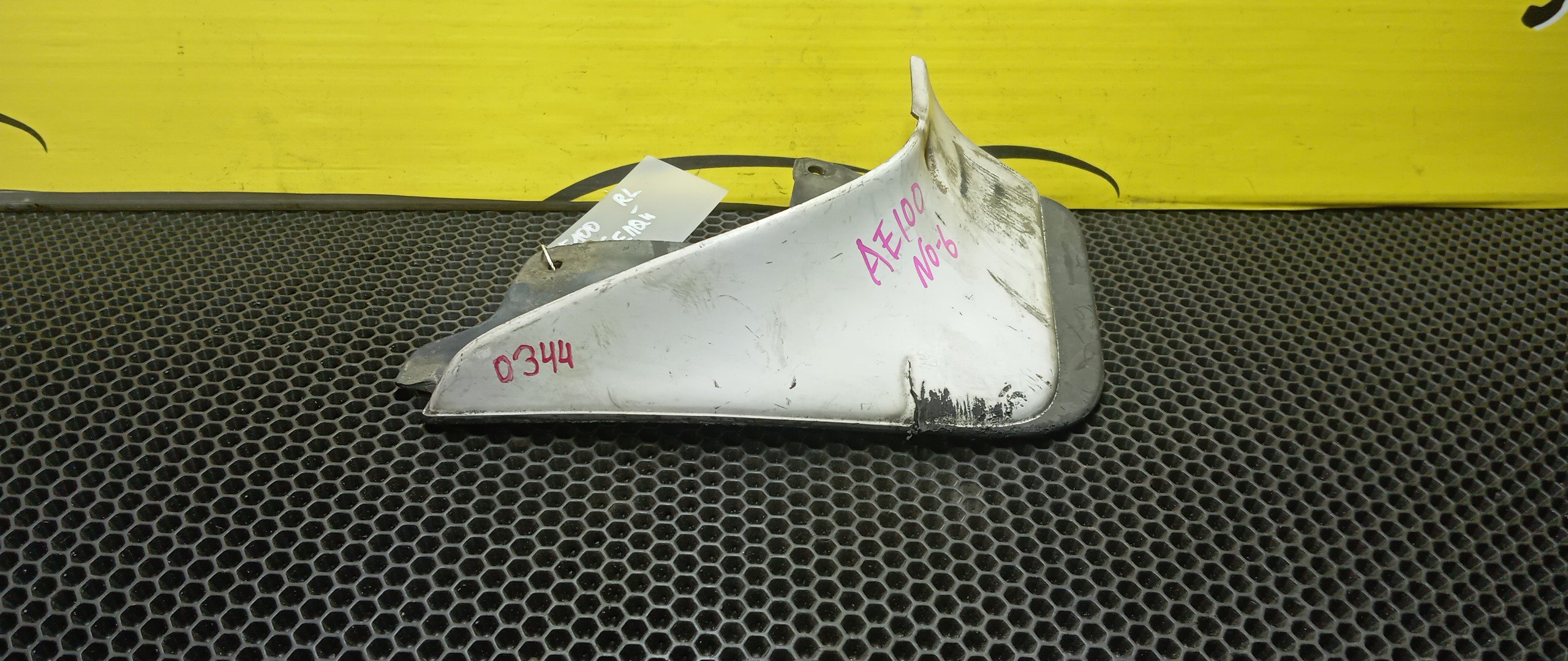 БРЫЗГОВИК/TOY/COROLLA/AE100/AE101/AE102/AE104/AE109/CE100/CE102/CE102G/CE104/CE105/CE106/CE107/CE108/CE108G/CE109/EE101/EE102/EE103/EE104/EE104G/EE106/EE107/EE108/EE108G/B/L/SEDAN