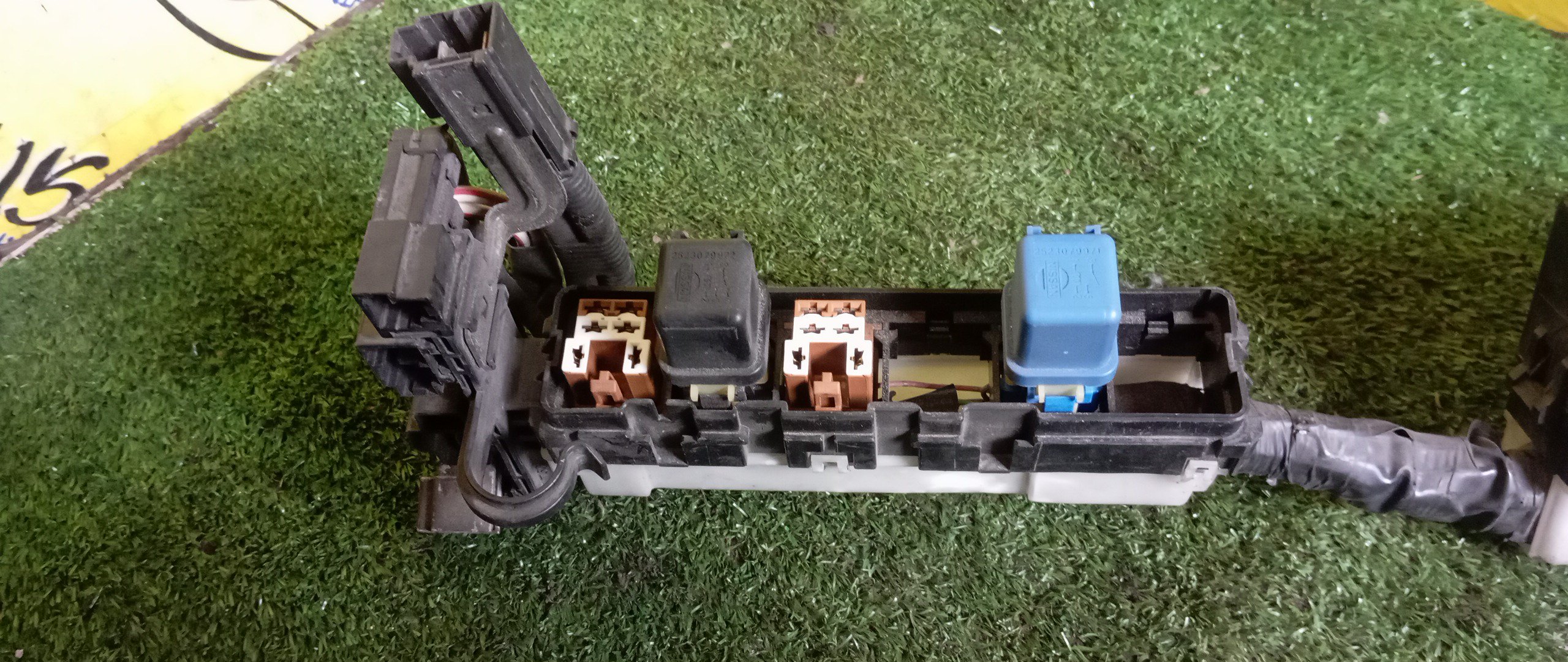 БЛОК ПРЕДОХРАНИТЕЛЕЙ ПОД КАПОТ/NIS/MARCH/CUBE/CG10/CG13/CGA3/K11/HK11/ANK11/AK11/Z10/AZ10/ANZ10/БОЛЬШОЙ