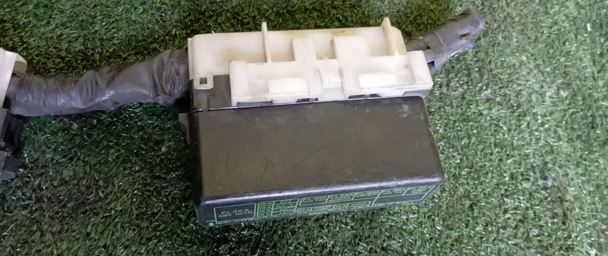 БЛОК ПРЕДОХРАНИТЕЛЕЙ ПОД КАПОТ/NIS/MARCH/CUBE/K11/HK11/ANK11/AK11/Z10/AZ10/ANZ10/CG10/CG13/CGA3/МАЛЫЙ