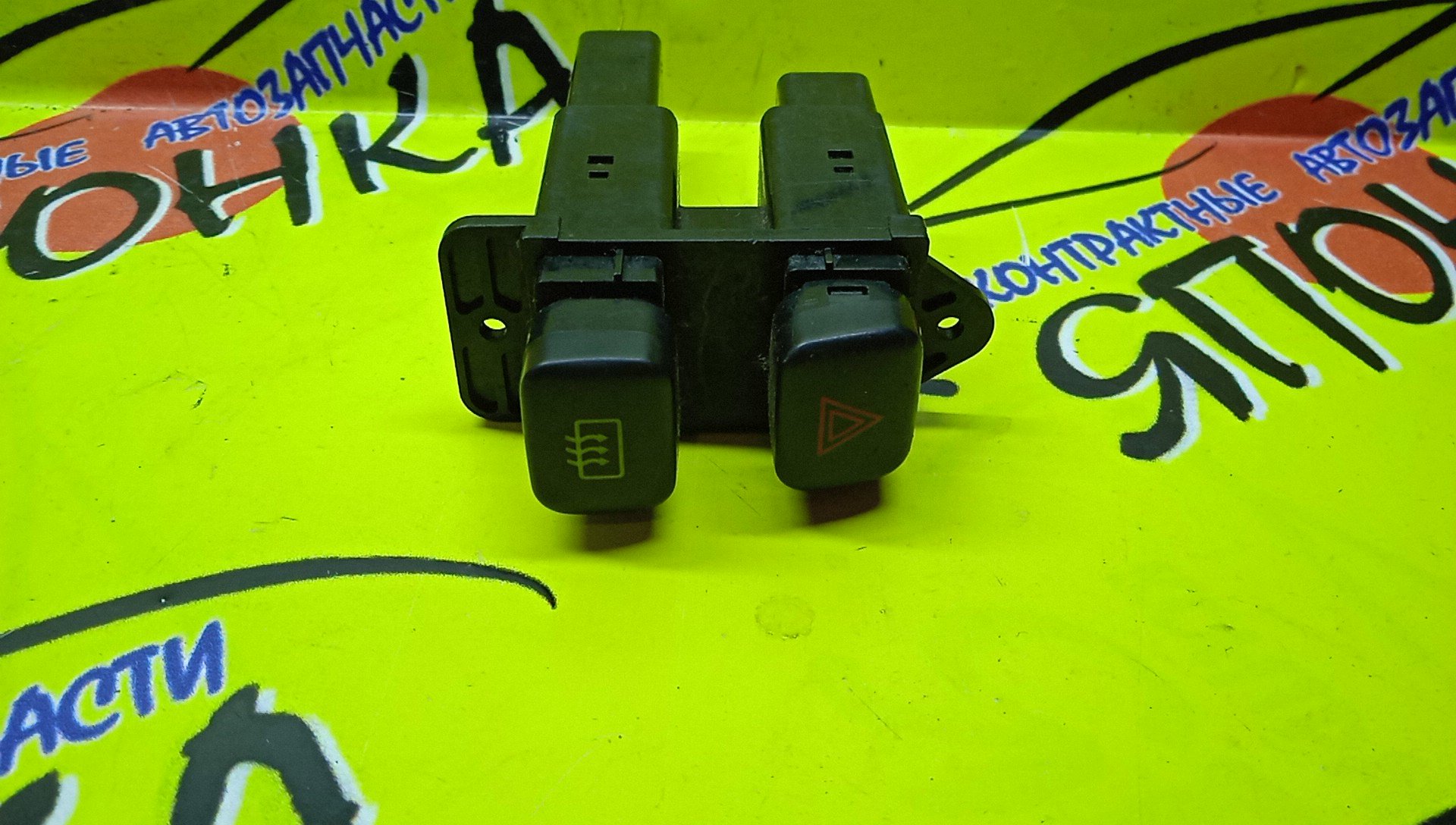 КНОПКА АВАРИЙНОЙ СИГНАЛИЗАЦИИ/TOY/COROLLA/SPRINTER/AE100/AE104/CE106/EE102/EE107/EE108/8433212330