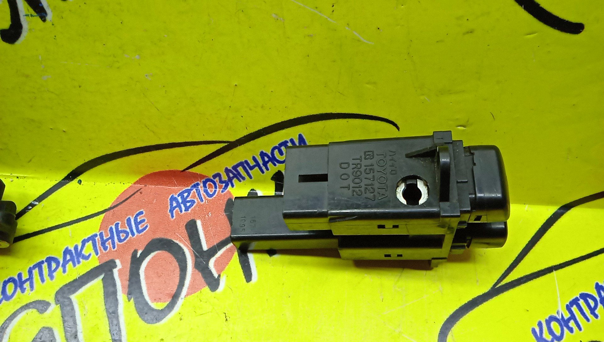 КНОПКА АВАРИЙНОЙ СИГНАЛИЗАЦИИ/TOY/COROLLA/SPRINTER/AE100/AE104/CE106/EE102/EE107/EE108/8433212330