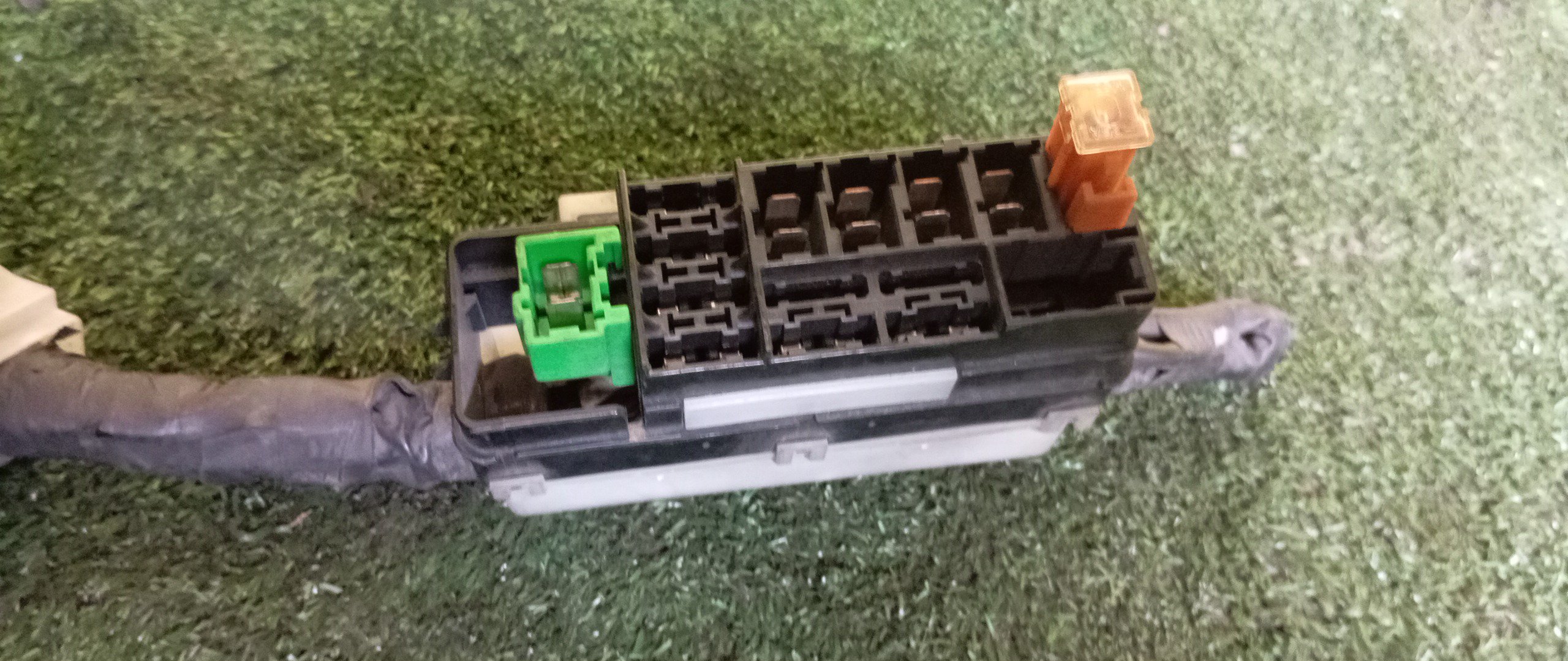 БЛОК ПРЕДОХРАНИТЕЛЕЙ ПОД КАПОТ/NIS/MARCH/CUBE/K11/HK11/ANK11/AK11/Z10/AZ10/ANZ10/CG10/CG13/CGA3/МАЛЫЙ