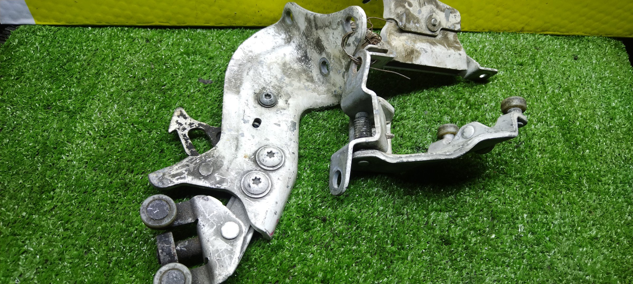 ПЕТЛЯ НА СДВИЖНУЮ ДВЕРЬ/TOY/RAUM/EXZ10/EXZ15/B/L/КОМПЛЕКТ(3ШТ)/6832046011/6839046010/6836046010