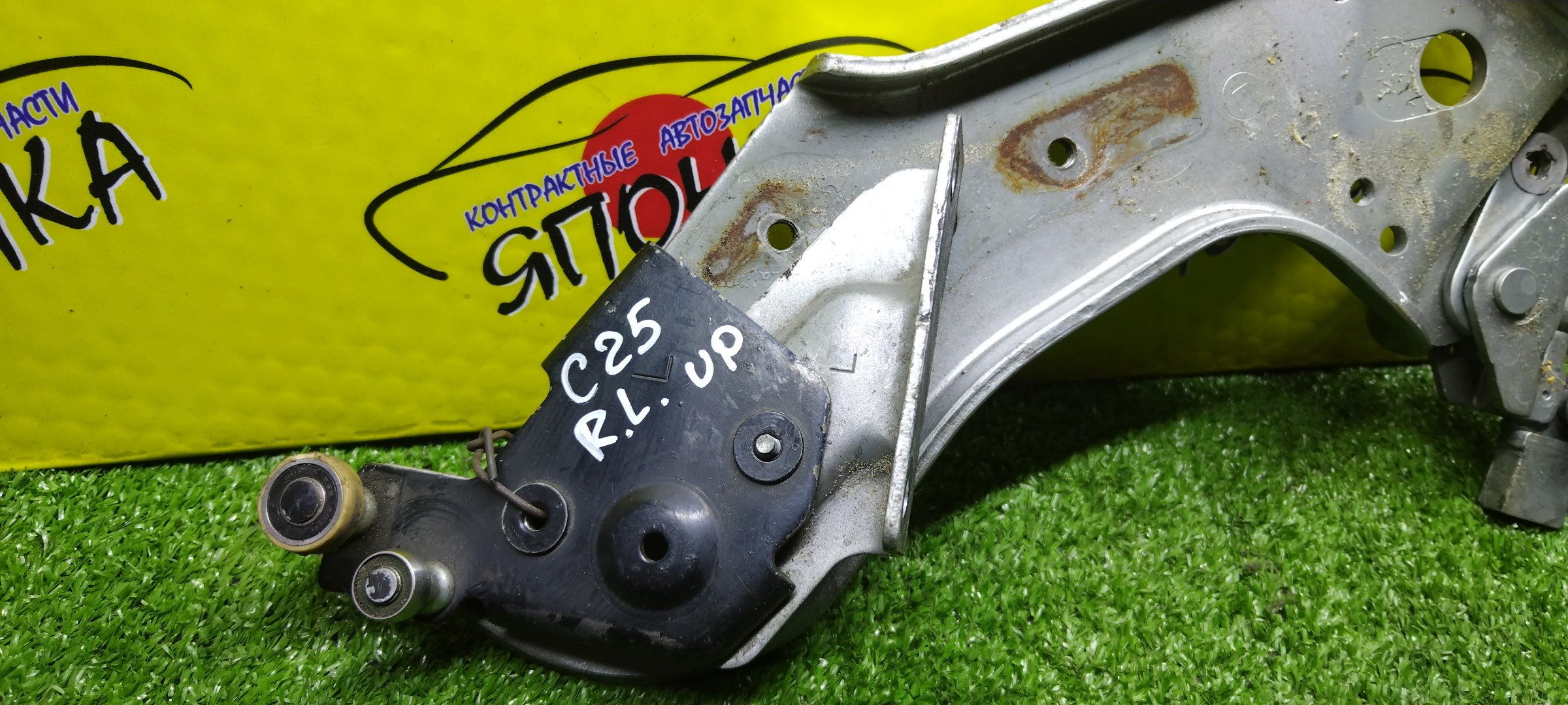 ПЕТЛЯ НА СДВИЖНУЮ ДВЕРЬ/NIS/SERENA/C25/PC25/CC25/CNC25/B/L/ВЕРХ+ НИЗ/824211GZ0A