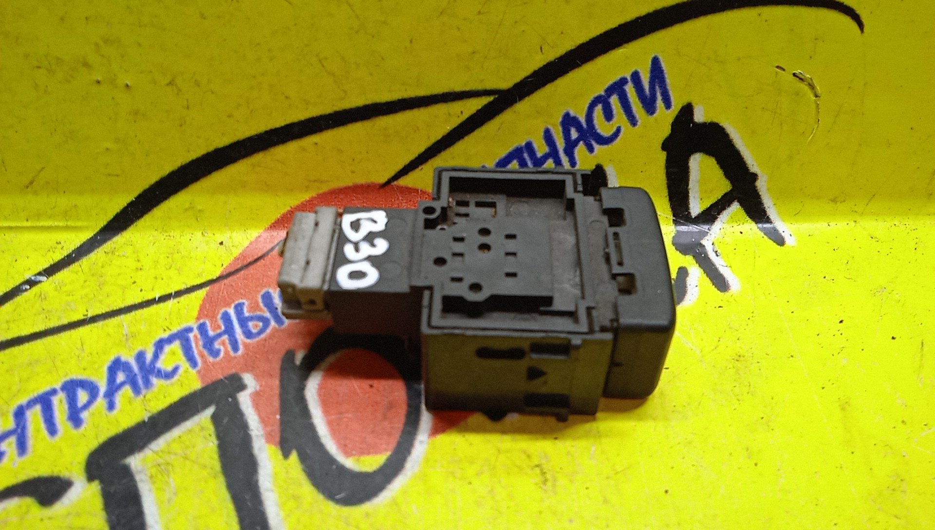 КОПКА СДВИЖНОЙ ДВЕРИ/NIS/LAFESTA/PRESAGE/ELGRAND/SERENA/NB30/B30/TNU31/TU31/PU31/E51/CNC25/CC25/NC25/C25/25261WL010