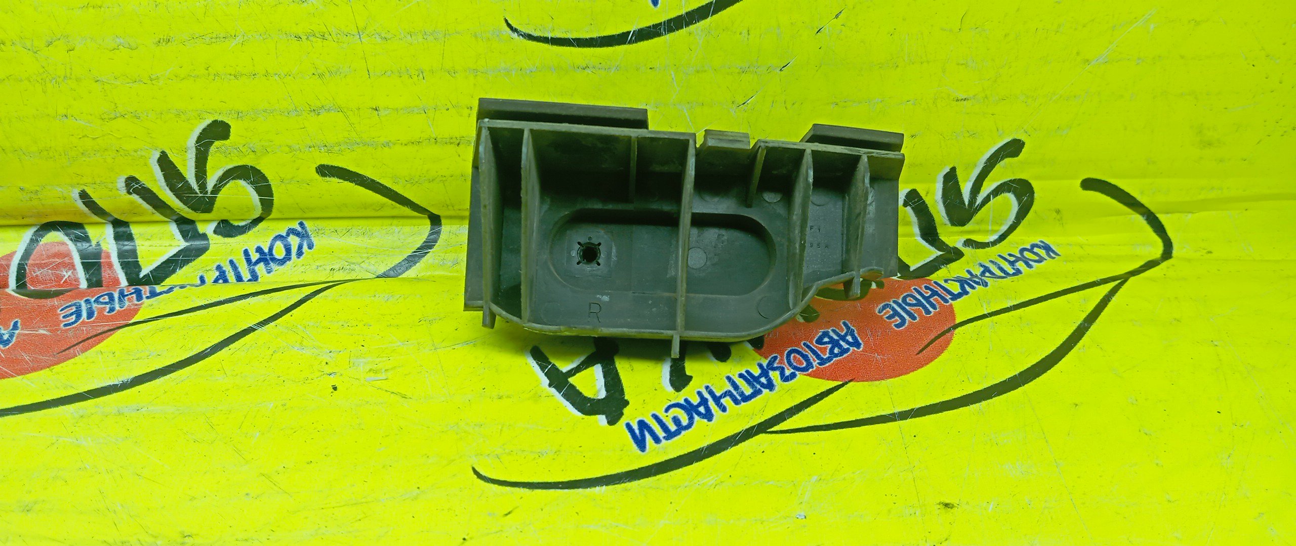 КРЕПЛЕНИЕ БАМПЕРА/TOY/COROLLA/CE121G/NZE121/ZZE122/ZZE124/B/R/ПОД ФОНАРЬ
