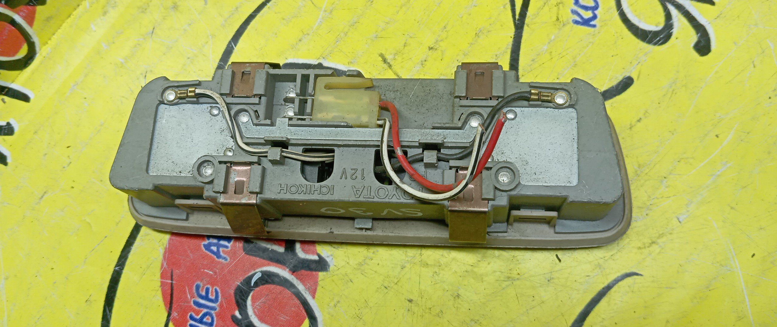 ПЛАФОН САЛОНА/TOY/CAMRY/MARK 2 QALIS/WINDOM/SV30/MCV20/SXV20/VCV10/ВОДИТЕЛЬСКИЙ/8126032081
