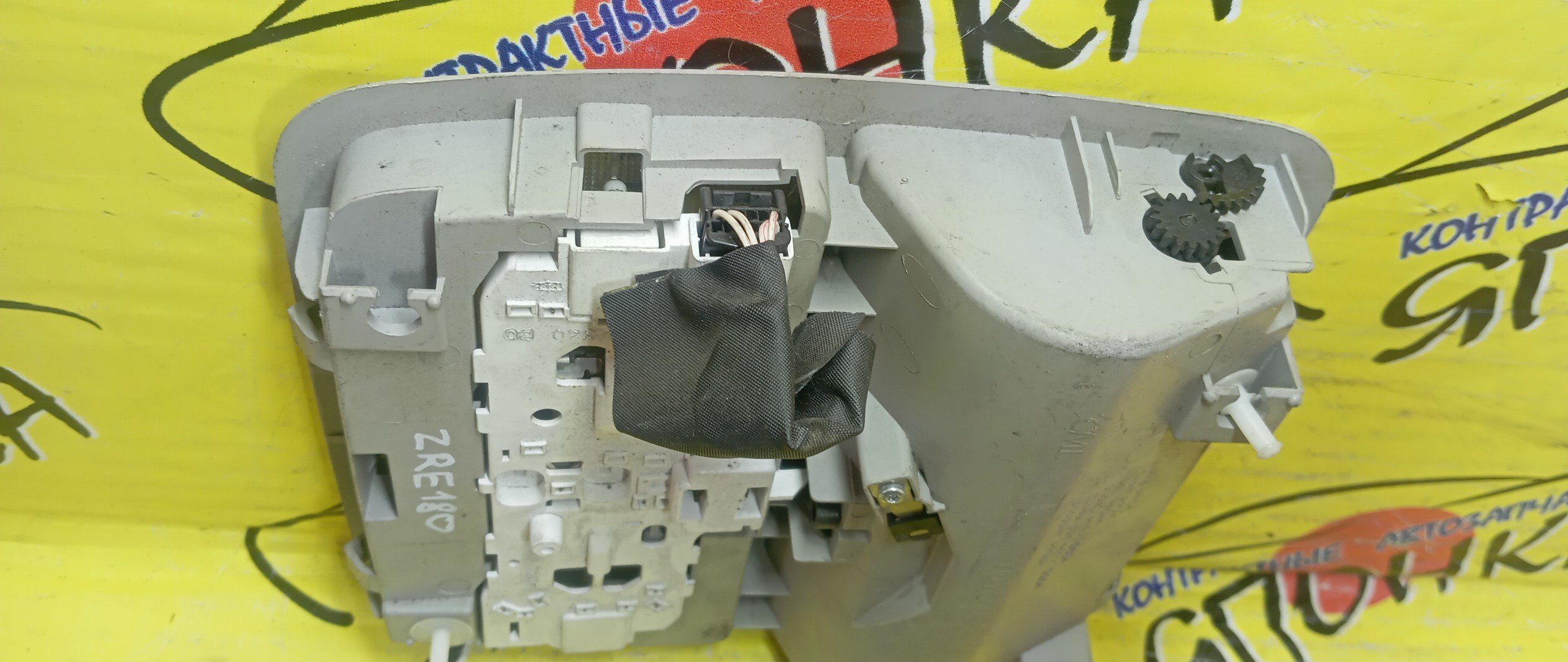 ПЛАФОН САЛОНА/TOY/AURIS/COROLLA/ZRE181/ZRE185/NRE180/NDE180/ВОДИТЕЛЬСКИЙ/8126002460