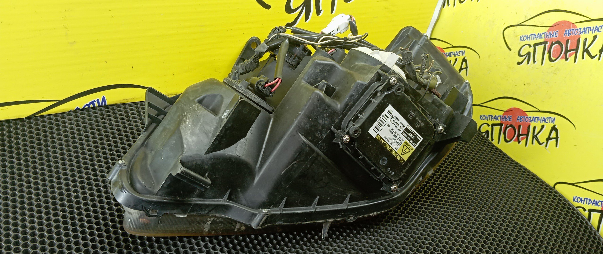 ФАРА/TOY/NOAH/AZR60/28181/R/XENON