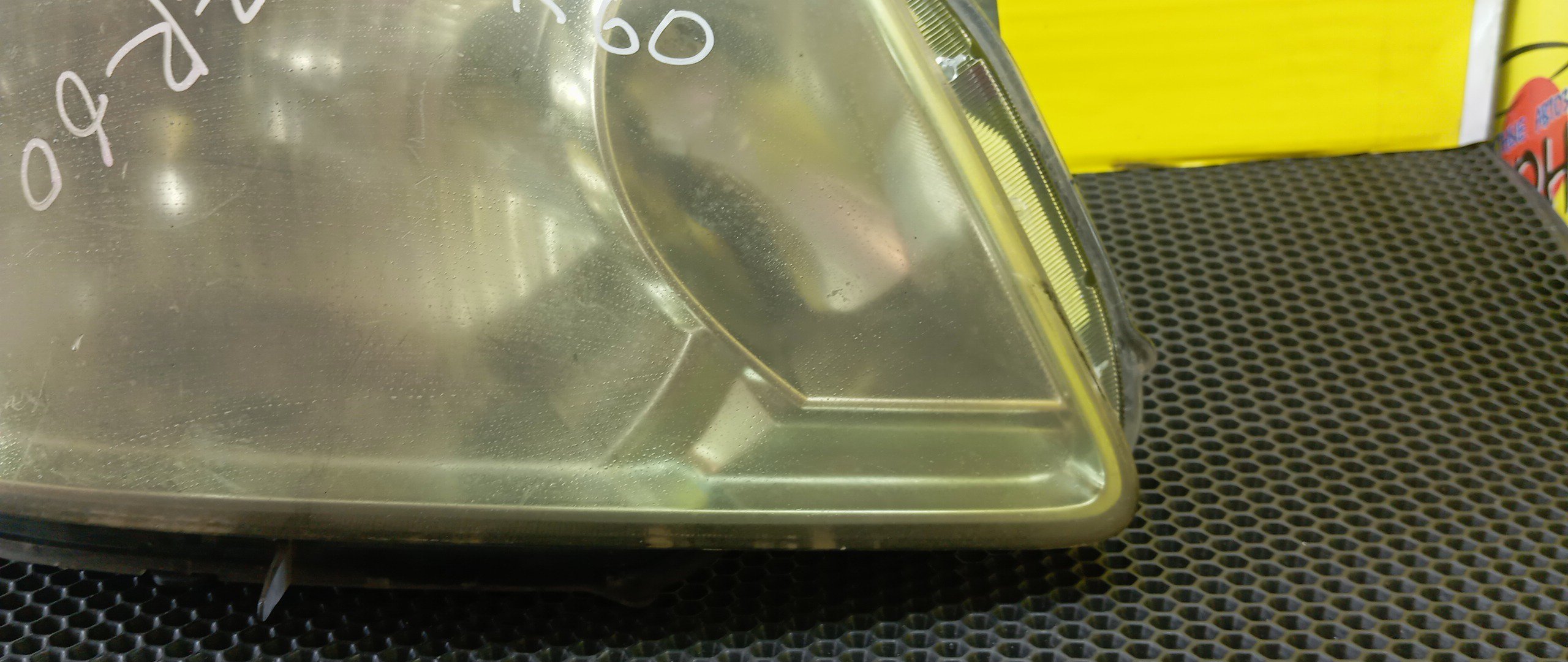 ФАРА/TOY/NOAH/AZR60/28181/R/XENON