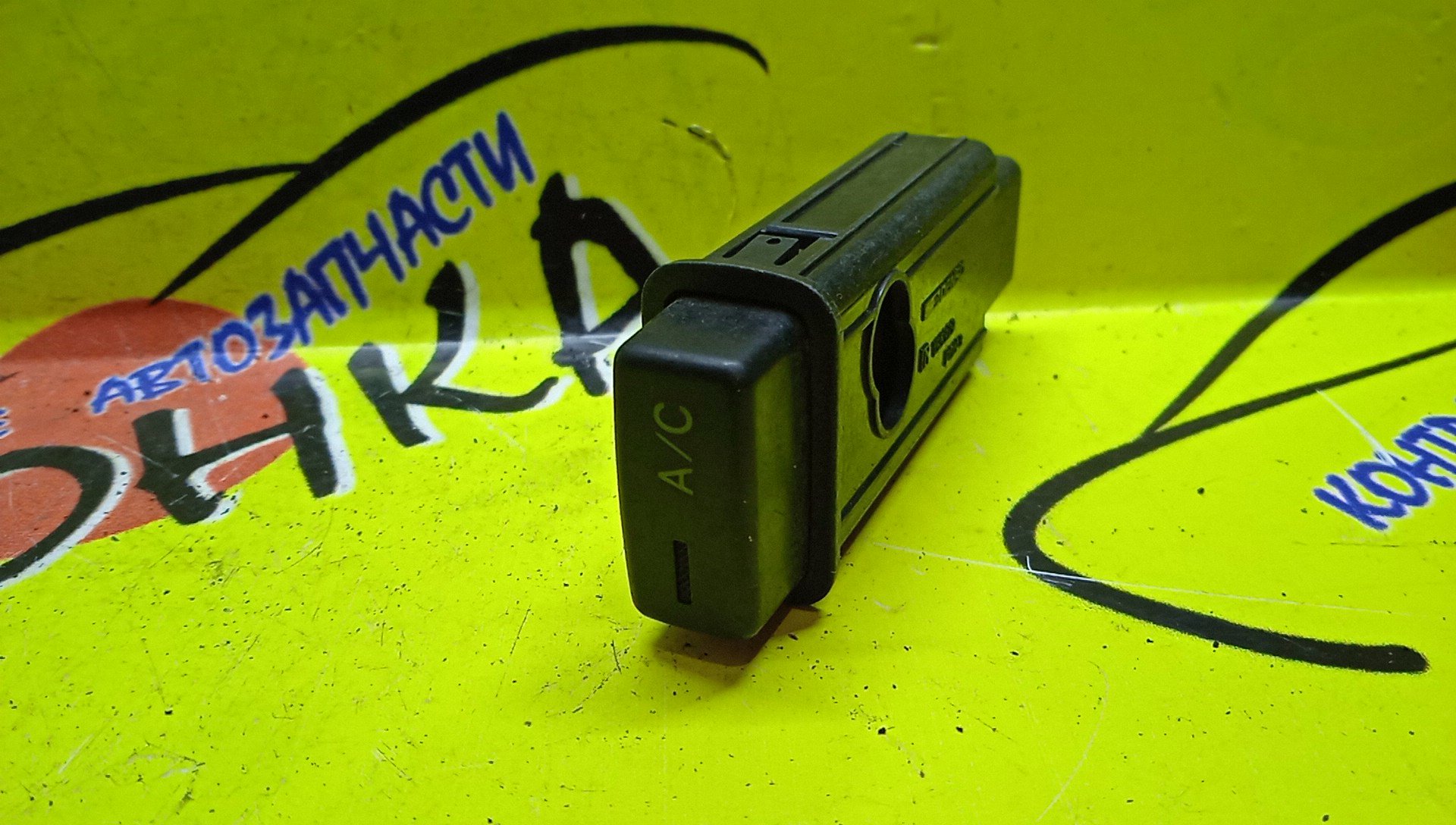 КНОПКА КОНДИЦИОНЕРА/TOY/LITE ACE NOAH/NOAH/CR40/CR41/CR50/CR51/KR41/KR42/SR40/SR50/8466010110