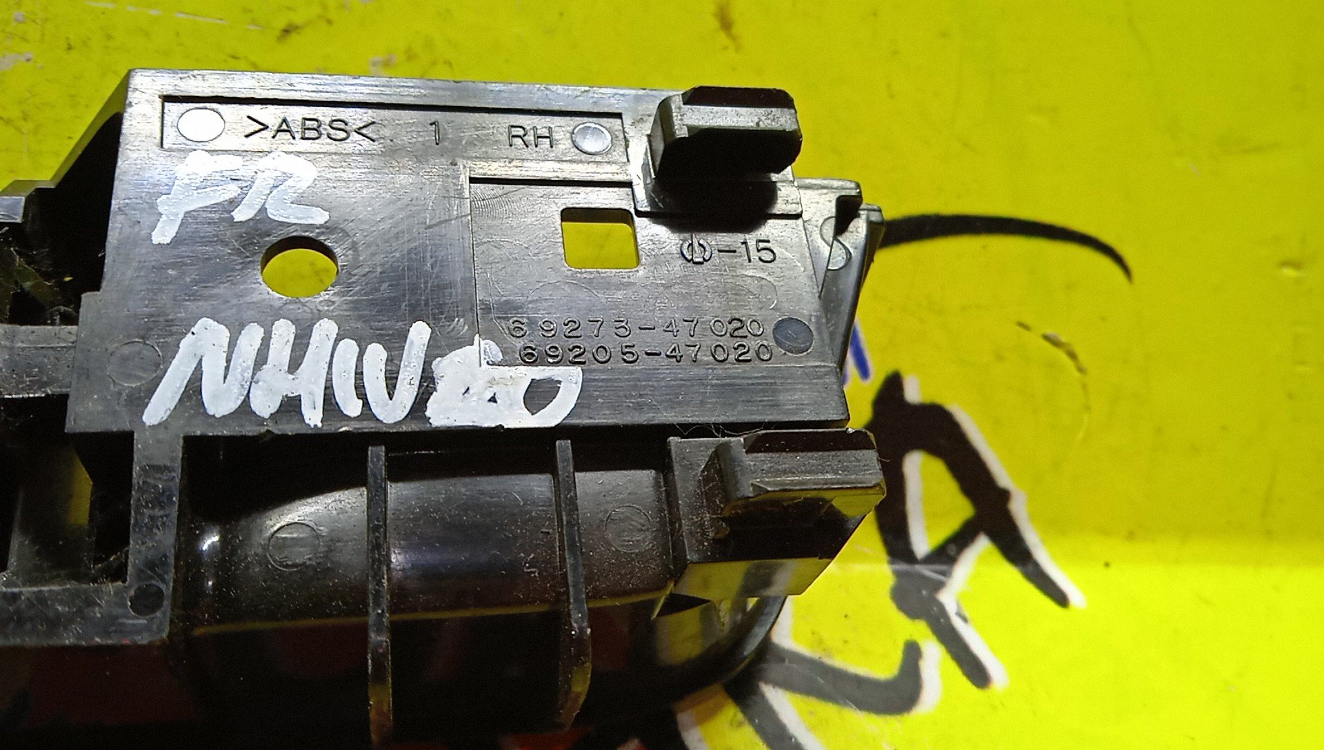РУЧКА ДВЕРИ ВНУТРЕННЯЯ/TOY/PRIUS/NHW20/F/R/6920547020C0