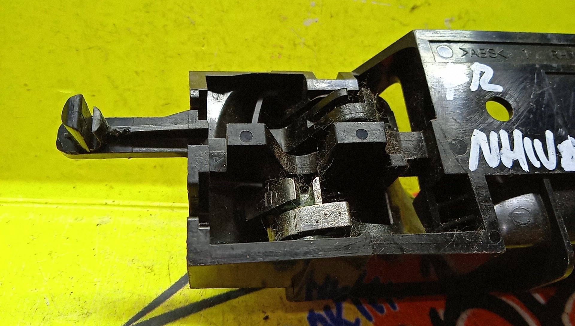 РУЧКА ДВЕРИ ВНУТРЕННЯЯ/TOY/PRIUS/NHW20/F/R/6920547020C0