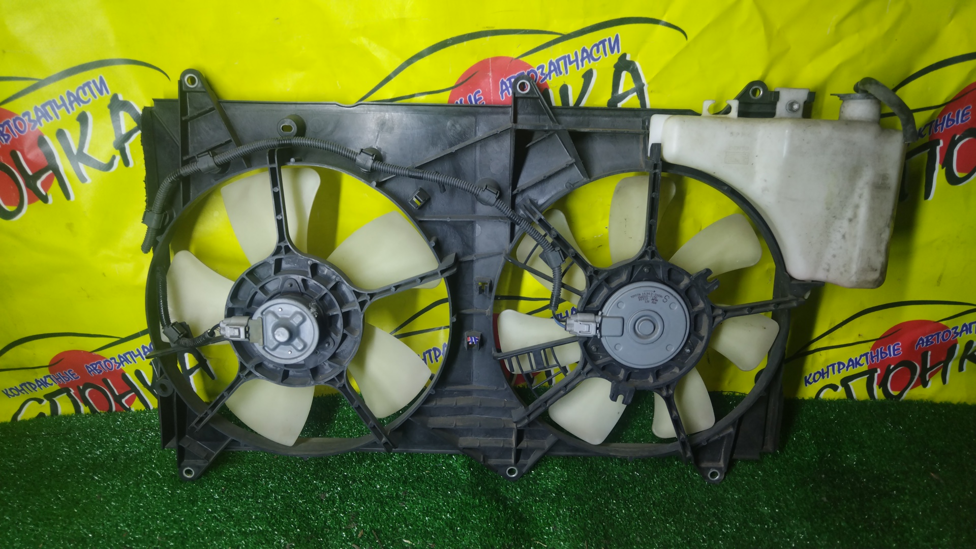 ДИФФУЗОР РАДИАТОРА/TOY/NOAH/VOXY/AZR60G/AZR65G/ZRR70G/ZRR70W/ZRR75G/ZRR75W
