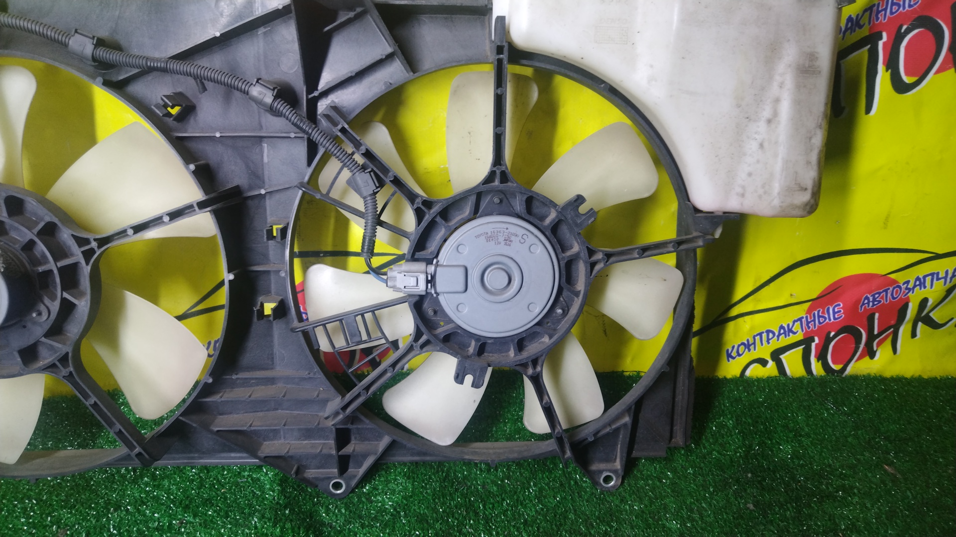 ДИФФУЗОР РАДИАТОРА/TOY/NOAH/VOXY/AZR60G/AZR65G/ZRR70G/ZRR70W/ZRR75G/ZRR75W