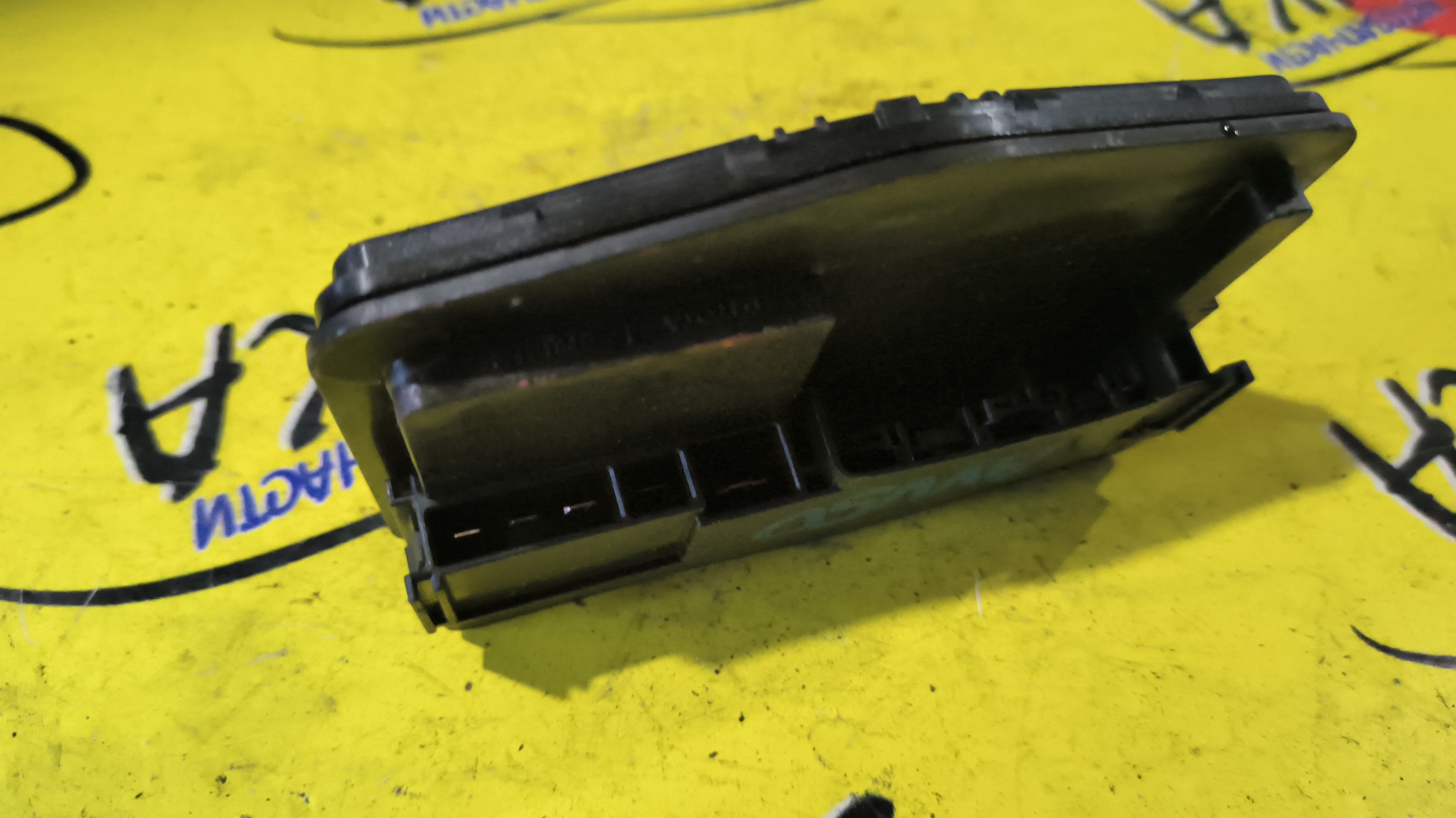 БЛОК ПРЕДОХРАНИТЕЛЕЙ ПОД КАПОТ/TOY/2ARFXE/4ARFXE/CAMRY/AVV50/8272033290