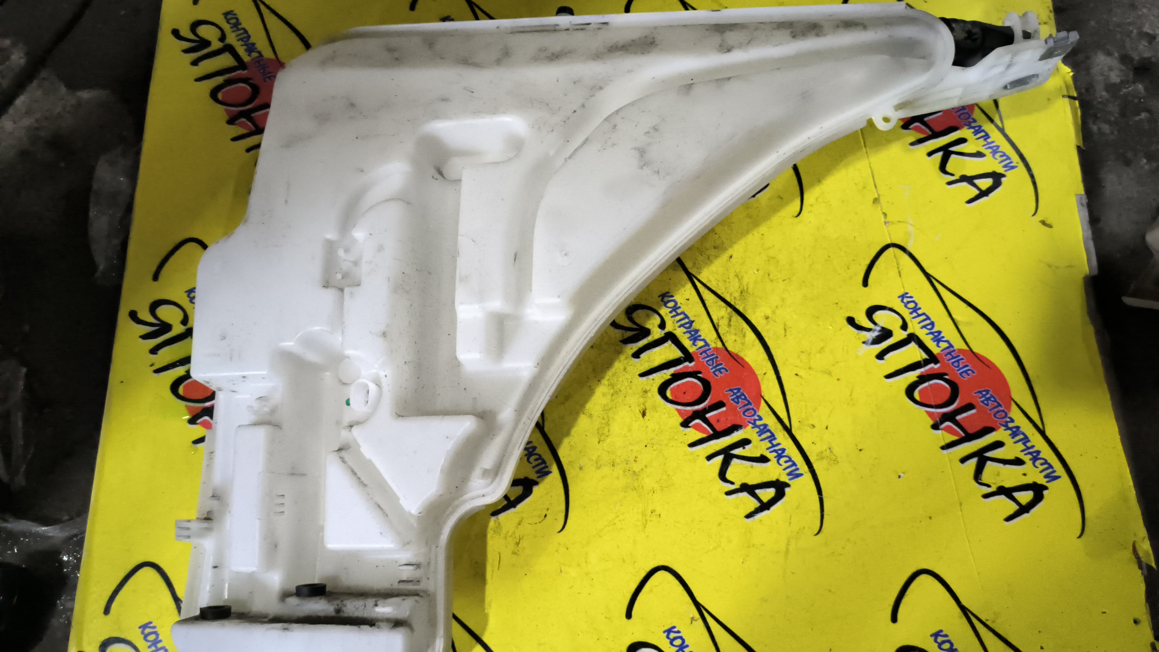 БАЧОК ОМЫВАТЕЛЯ СТЕКОЛ/BMW/3 SERIES/1-SERIES/F20/F21/F31/61667241676