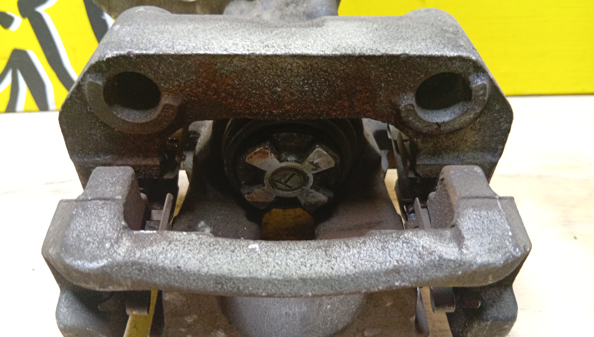 СУППОРТ/TOY/AURIS/COROLLA/COROLLA RUMION/PRIUS/NZE151H/NZE151N/ZRE151/ZRE152H/ZVW30/ZZE150/2WD/B/L