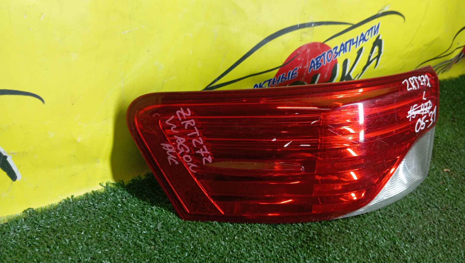 ФОНАРЬ/TOY/AVENSIS/ZRT272/0531/L/WAGON